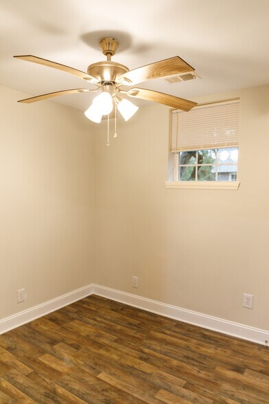 Building Photo - 1916 2nd Dr