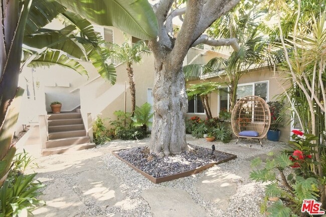 Building Photo - 853 12th St