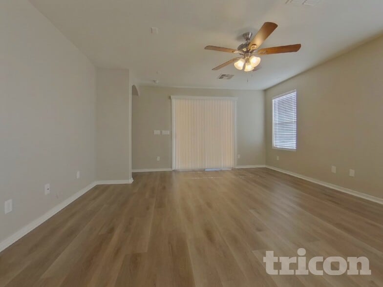 Building Photo - 25760 W Valley View Dr