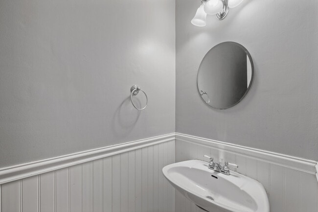 Building Photo - 2105 Grey Fox Ln