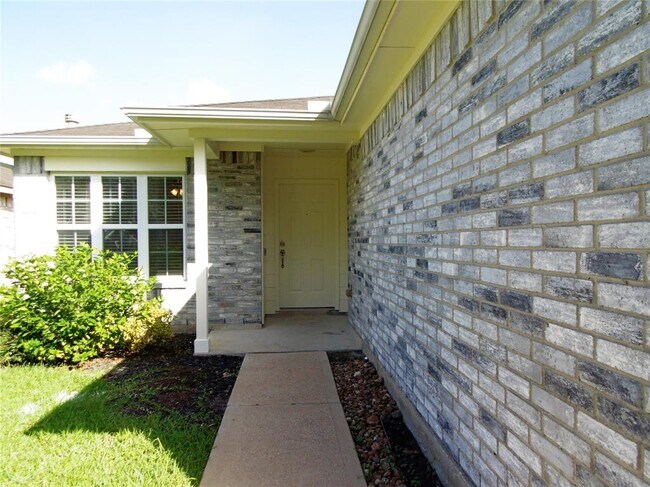 Building Photo - 2115 Summit Meadow Dr