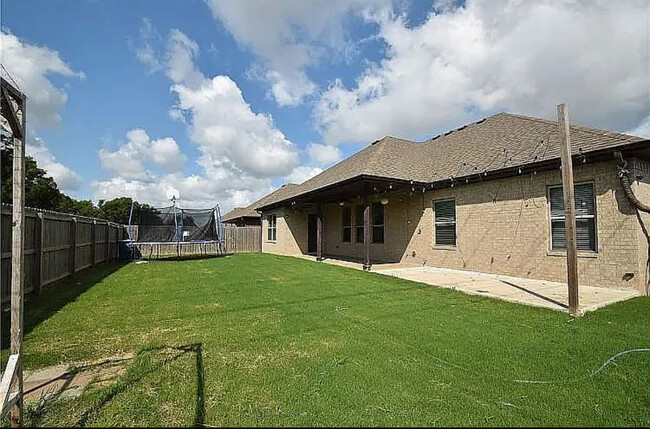 Building Photo - 2901 SW Briar Creek Ave