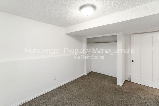 Building Photo - 1631 E Rowan Ave