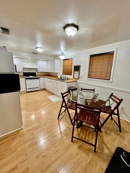 Building Photo - 154 Hoover Dr