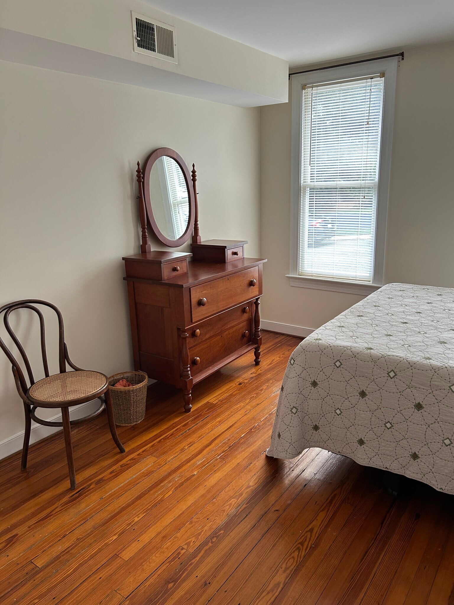Bedroom - 505 Hawke St