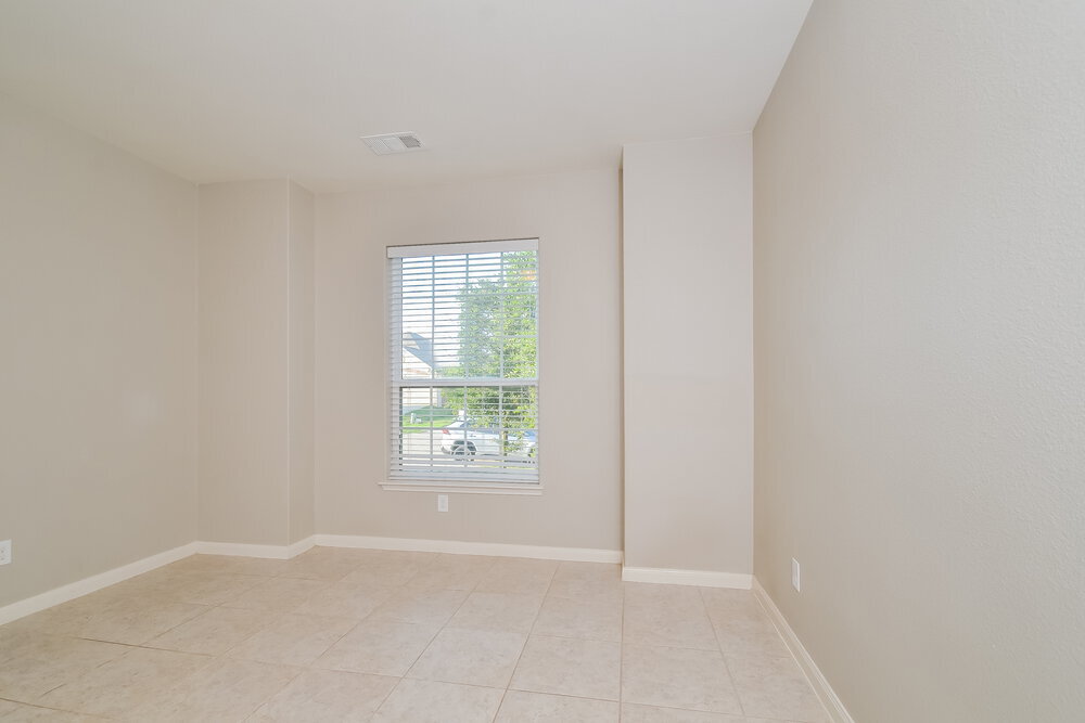 Building Photo - 2220 Mulberry Dr