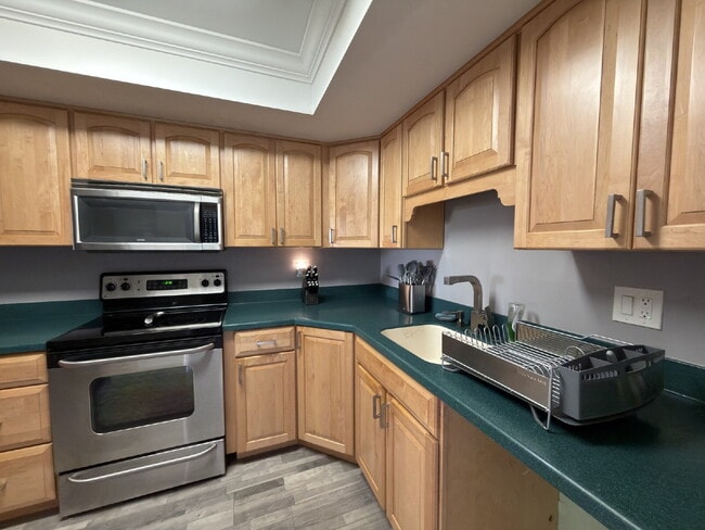 Building Photo - Wickham Road Condo