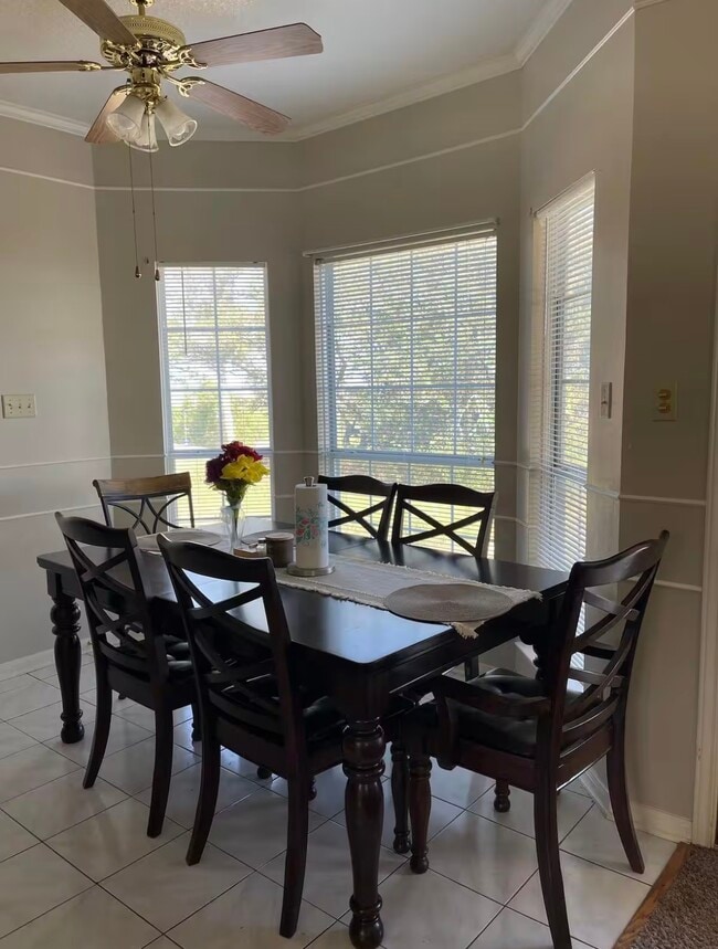 Building Photo - 1915 Sutton Pl