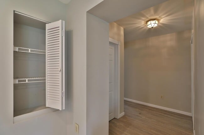 Building Photo - 3553 Brookside Blvd