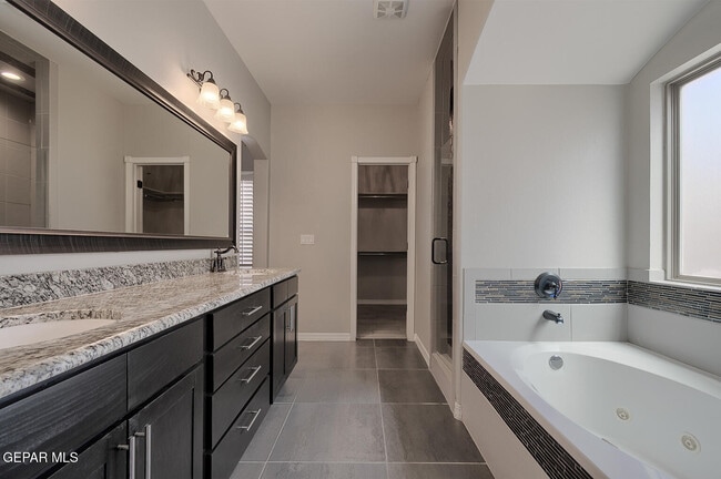 Building Photo - 14805 Holly Springs