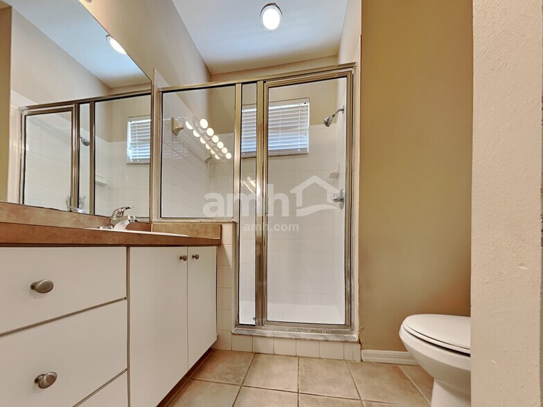 Building Photo - 6010 Kiteridge Dr