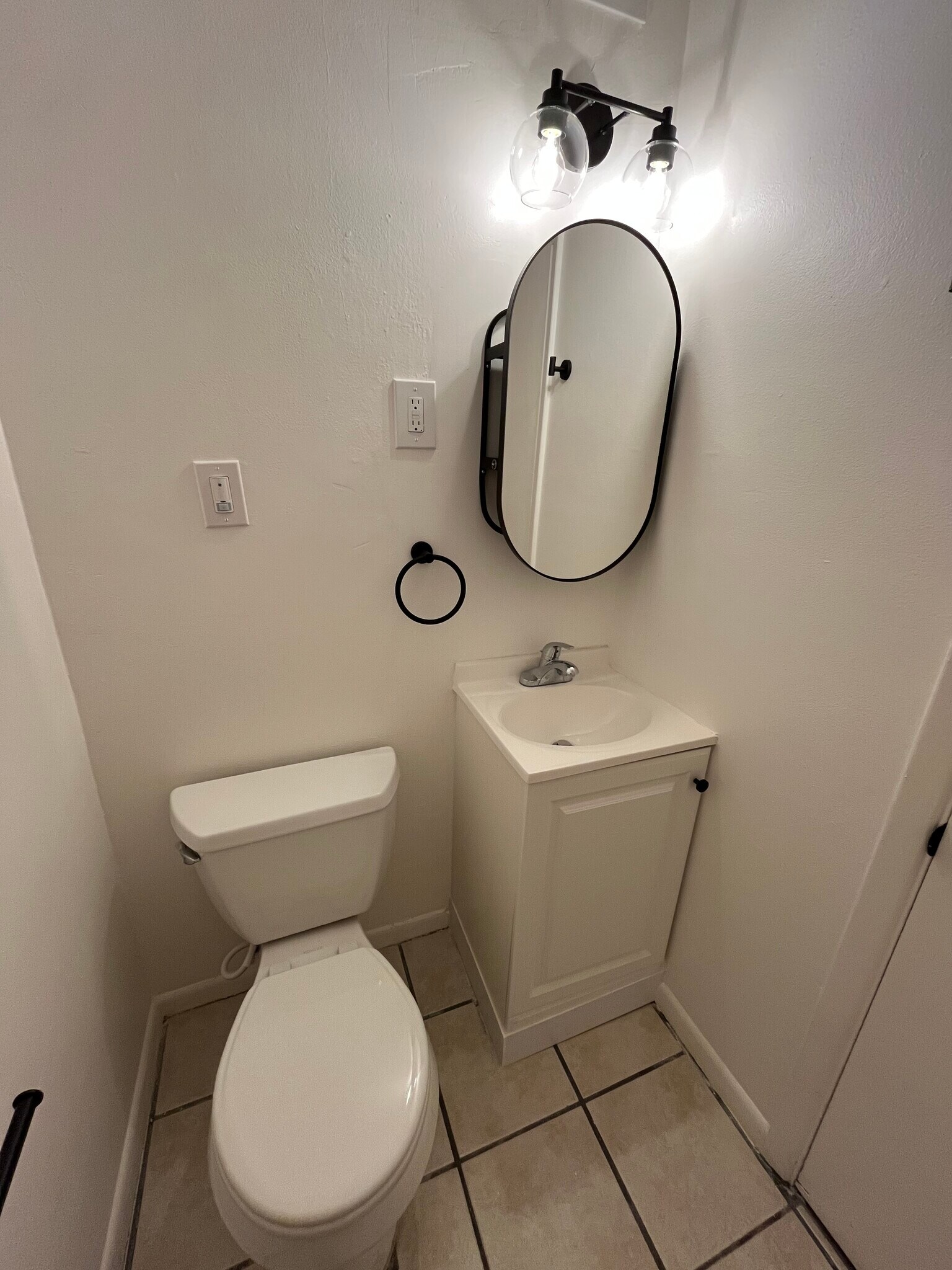 Building Photo - 810 E Redondo Dr