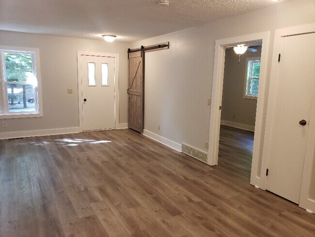 Building Photo - 4055 S Thornapple Hollow