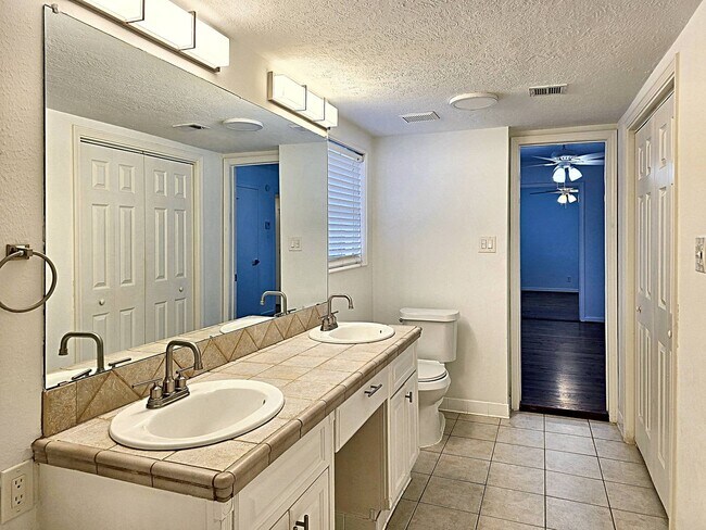 Building Photo - 4414 Gardendale Dr