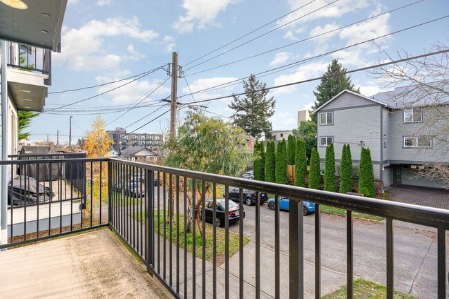 Building Photo - 3Bd/2.5Ba Seattle Townhome