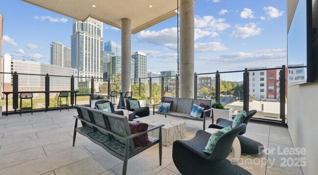 Building Photo - 1007 S Mint St