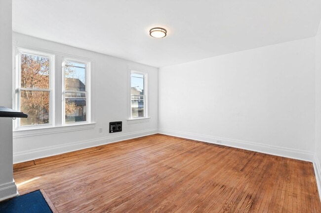 Building Photo - 2 Bed 1 bath House