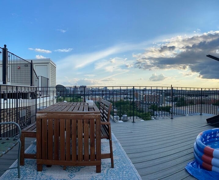 Building Photo - 362 Bunker Hill St