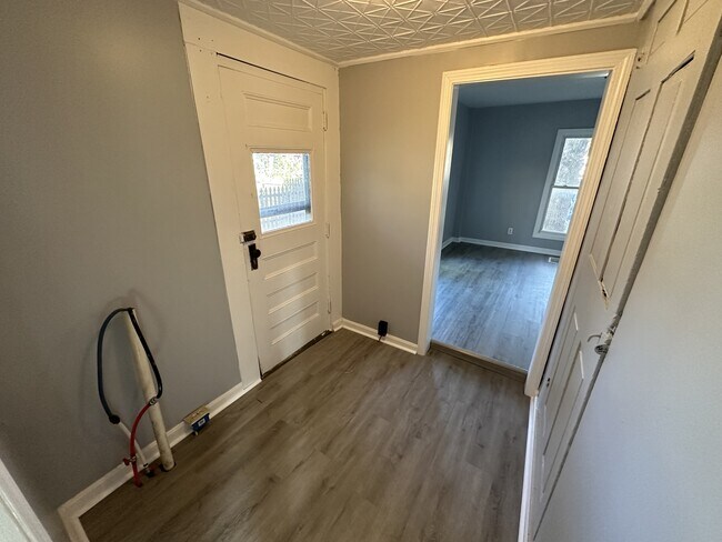 Building Photo - 79 Parker St