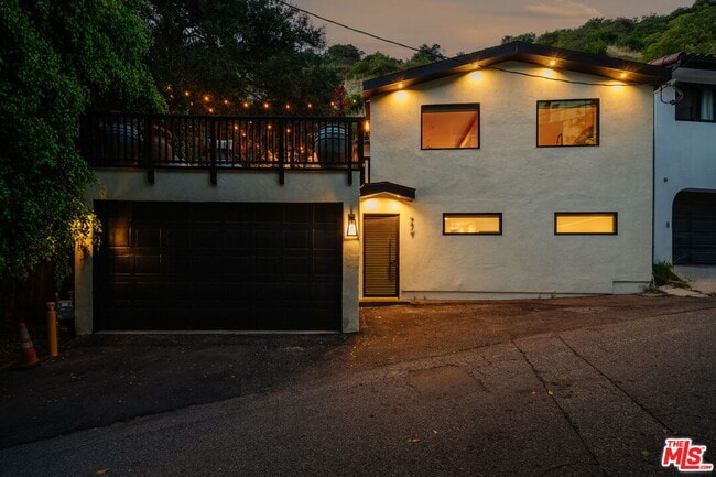 Building Photo - 9849 Portola Dr