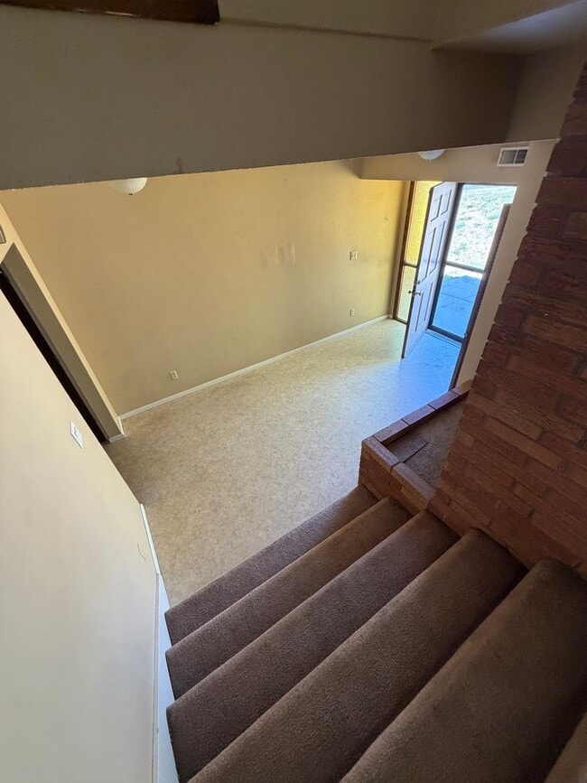 Building Photo - The Perfect House for Roommates, 6bdrms, 3.5 baths, 1.5 miles from Oregon Tech and Sky Lakes Medi...