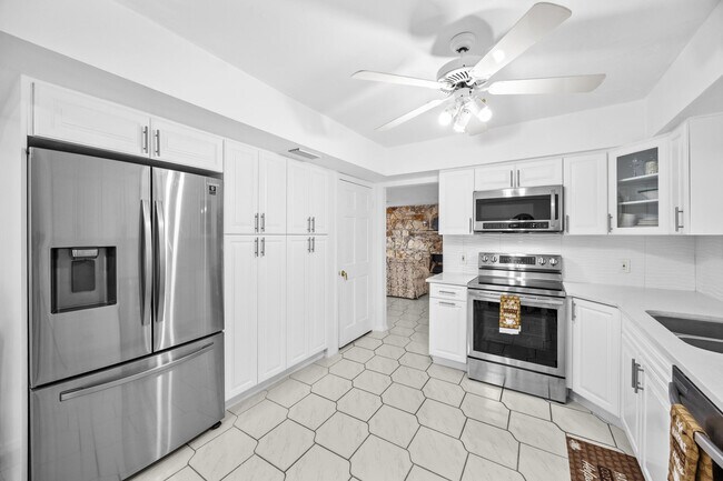 Building Photo - 1742 W Terrace Dr