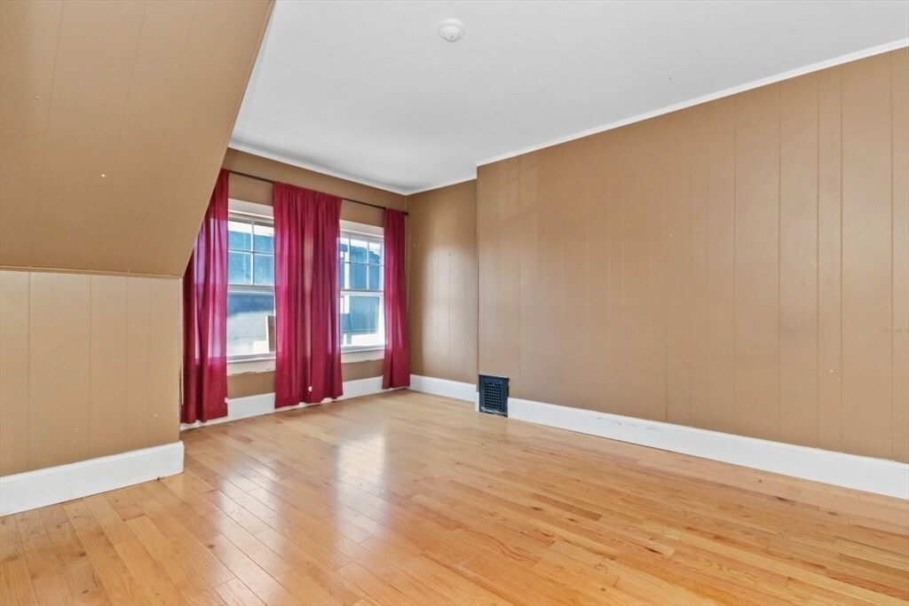 Building Photo - 21 Bentley St