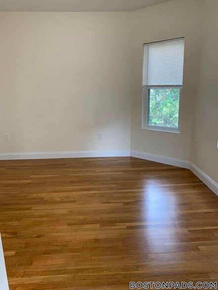 Building Photo - 28R Cherry St