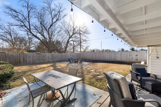 Building Photo - Updated Garland Home