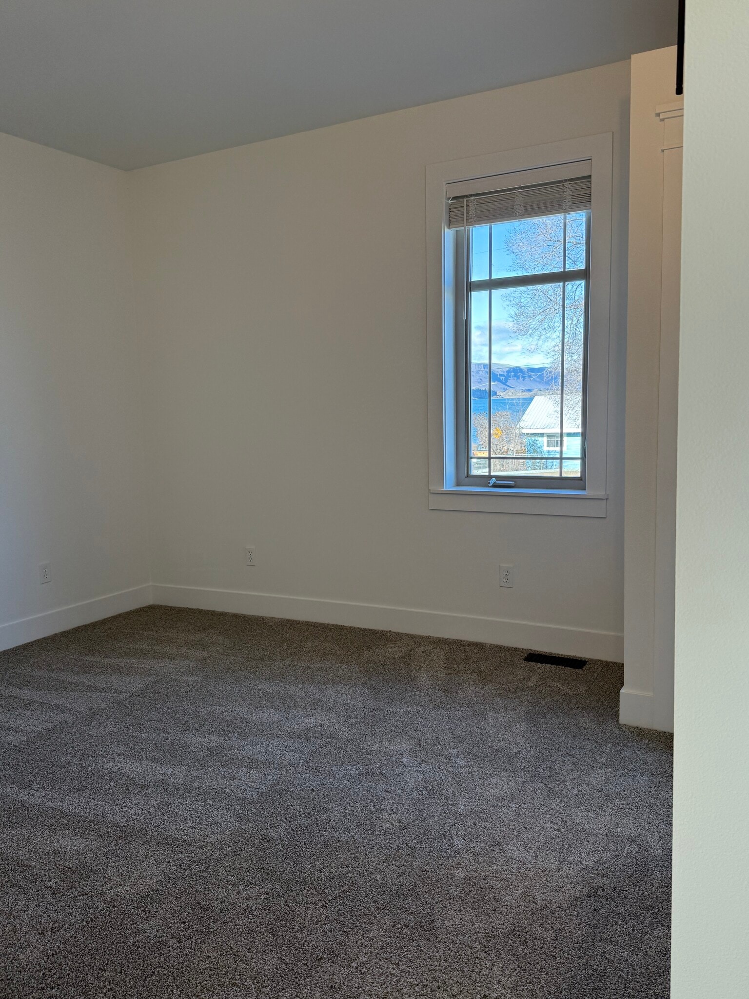 Master bedroom lake view - 24 Ash St N