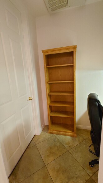 Building Photo - 201 Kaelyn St