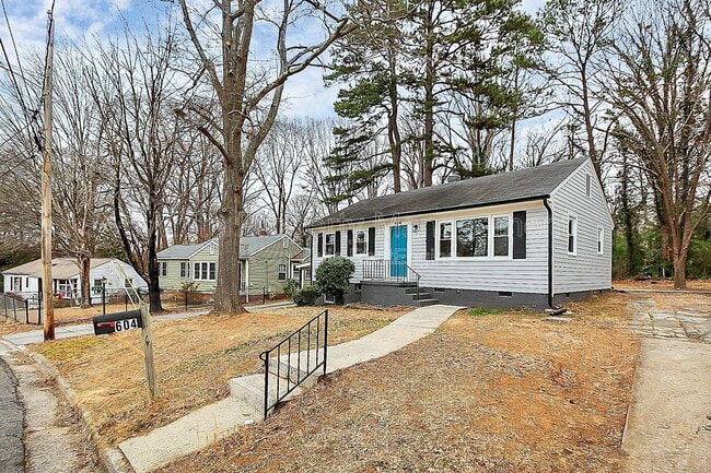 Building Photo - 604 Westwood Cir