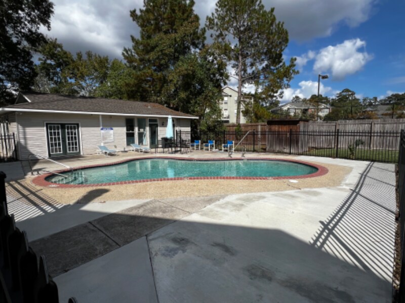 Building Photo - 725 Heavens Dr