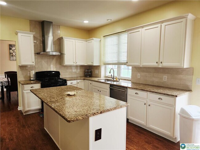 Building Photo - 8858 Pathfinder Rd