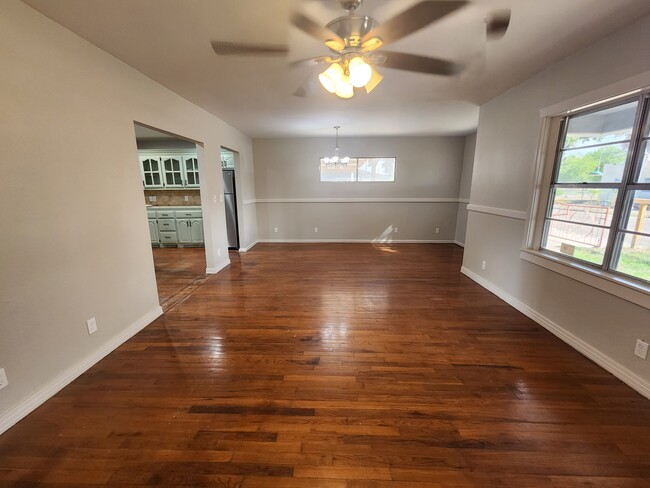 Main Entrance Living Area - 801 N 8th Ave