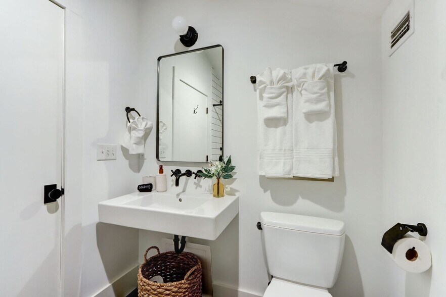 Building Photo - 415 Whitaker St