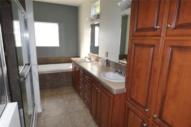 Building Photo - 30240 Lynne Dr