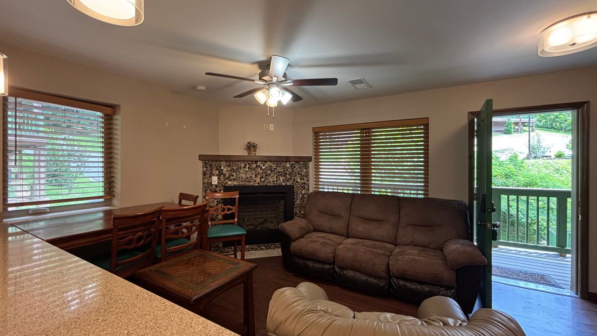 Building Photo - 121 Village Dr