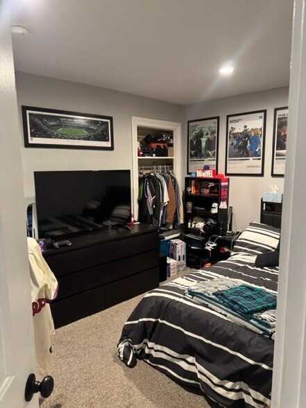 Bedroom - 206 S Walnut St