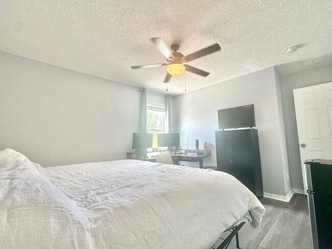 Resort Style living in the heart - Resort Style Living In The Heart Of East O Orlando Fl Building Photo 