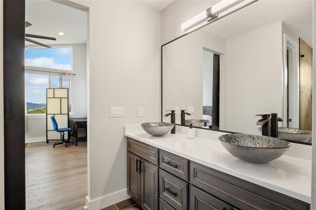 Building Photo - 300 Summit Ridge Dr N