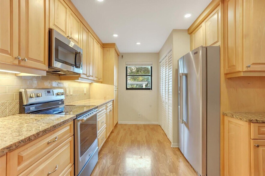 Building Photo - 300 N Highway A1A