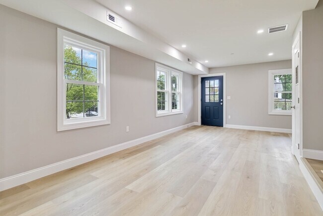 Building Photo - 192 Main St