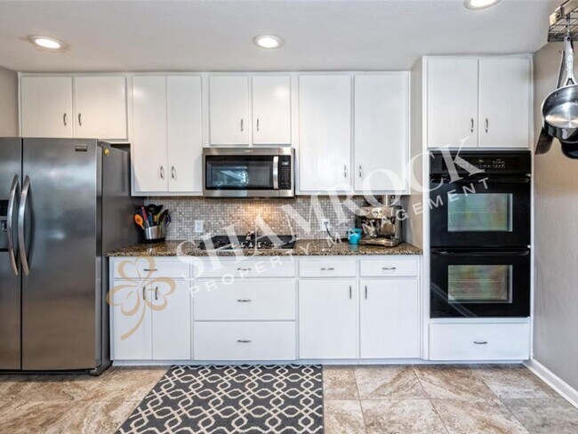 Building Photo - Beautifully Updated 3/2 Home in Prime Location