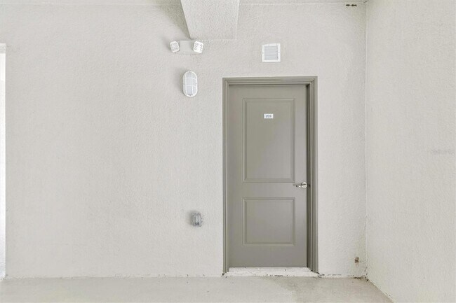 Building Photo - 12280 Wellen Golf St