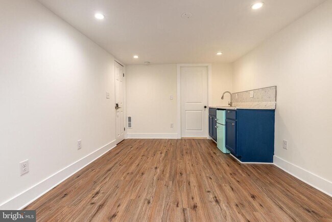 Building Photo - 412 Sepviva St