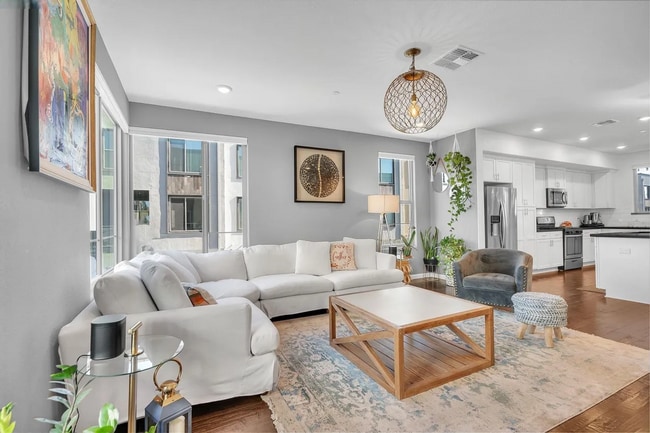 Building Photo - Beautiful Energy Efficient Hayward Townhome w/ Modern Updates