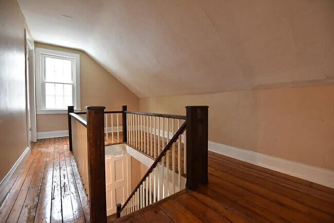 Building Photo - 55 Hopkins Hollow Rd