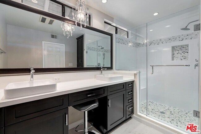 Building Photo - 10754 Garland Dr