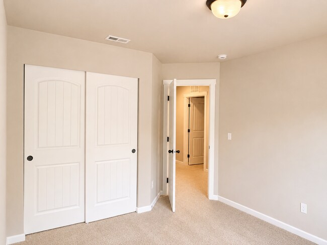 Building Photo - 3918 Southlake Dr SE